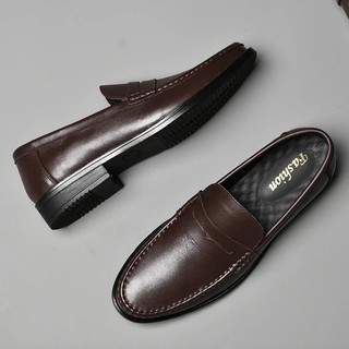 Mocassins de couro genuíno para homem, sapatos casuais de couro de vaca, modelo slip-on, ideais para conduzir e caminhar