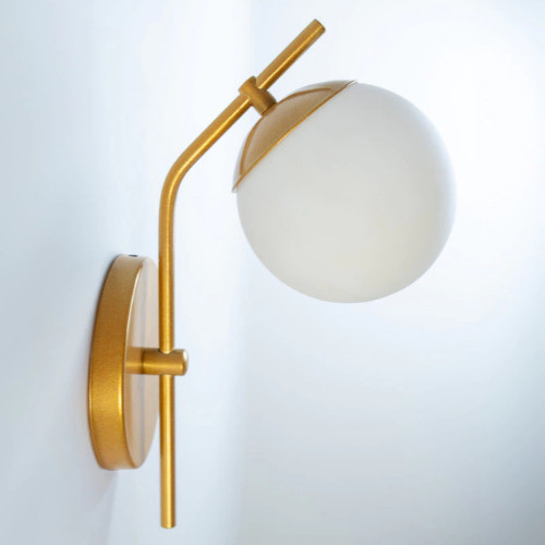 Arandela de Parede Globo Gold | Base Inclinada | LED 3 Cores