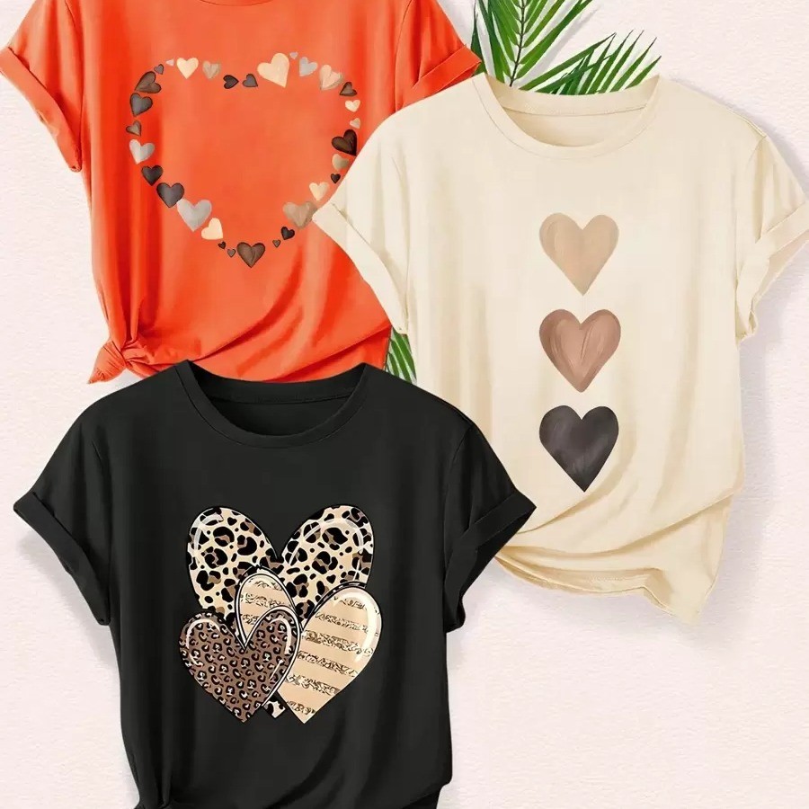 Camiseta Feminina Corações Coloridos Animal Print Onça Manga Curta Gola Redonda Casual Confortável