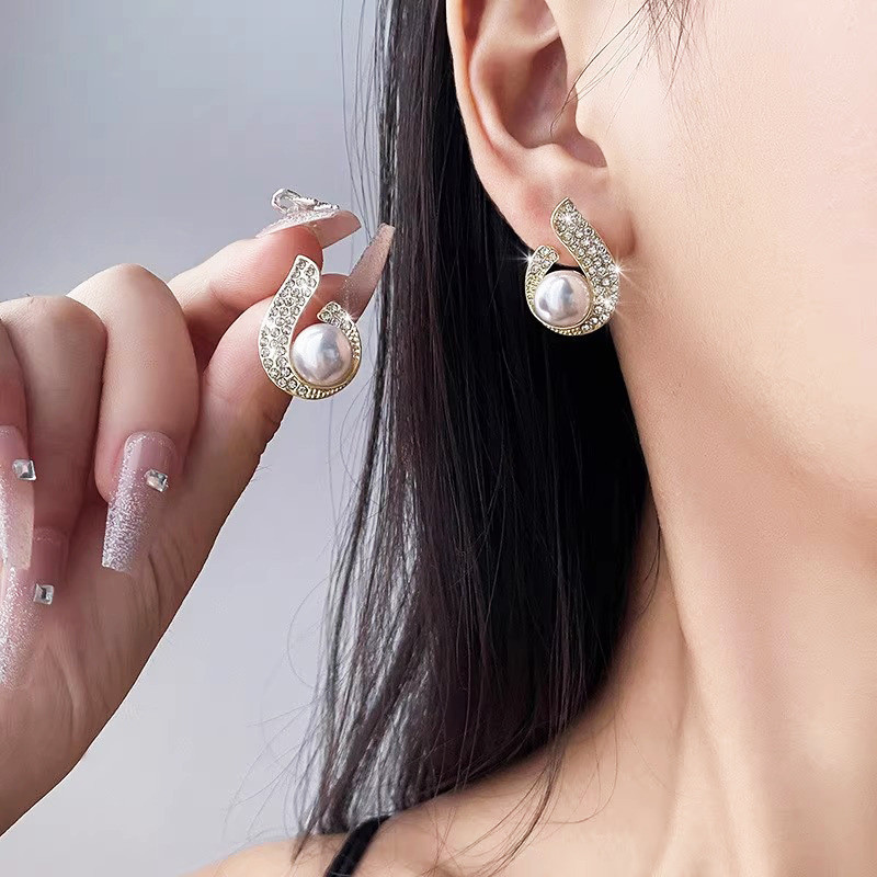 Brincos de diamante moda feminina High-End sentimento cheio brincos de diamante nicho Design luz luxo chama brincos All-
