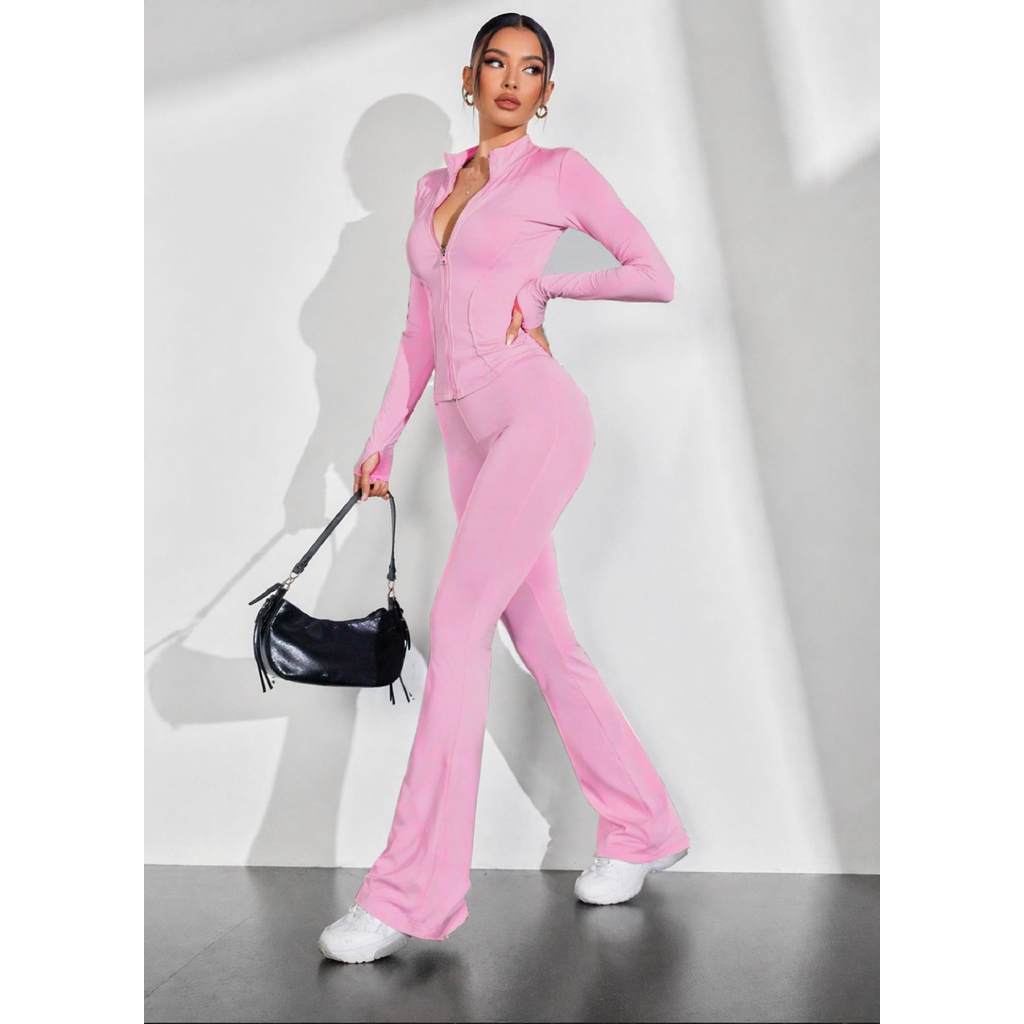 conjunto feminino para academia blusa manga longa com gola alta e ziper frontal com calça flare estilo e conforto