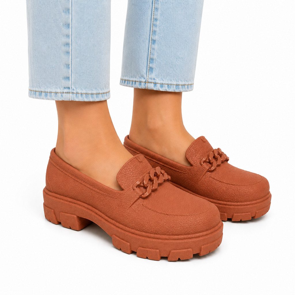 Mocassim Feminino Casual Solado Tratorado Plataforma Confortável com Corrente Decorativa
