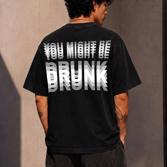 Rua Vestuário Camisa de Malha Masculina Preta com Letras "You Might Be Drunk", Ideal para Ocasiones Sociais
