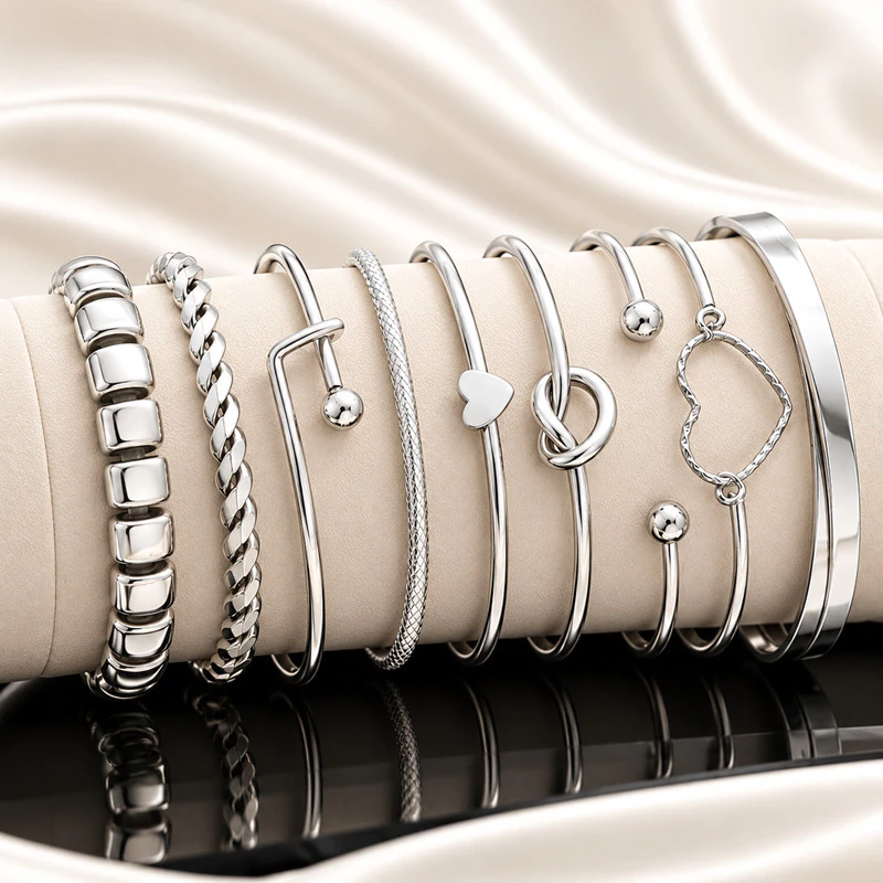 Kit 9 Pulseiras Femininas Prateadas Ajustáveis Braceletes Bijuteria para Look Moda