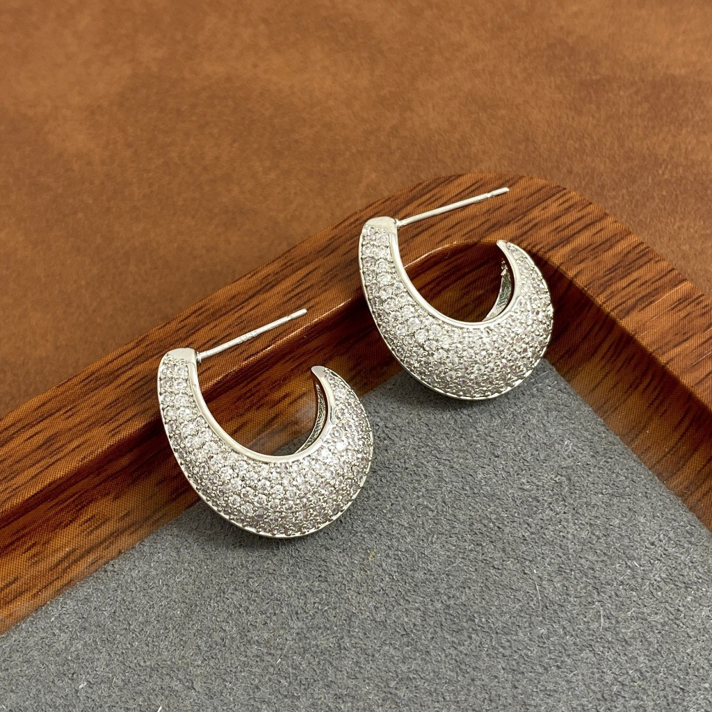 Novos brincos femininos da moda com diamantes, brincos de design sofisticados e de nicho, brincos de estilo simples