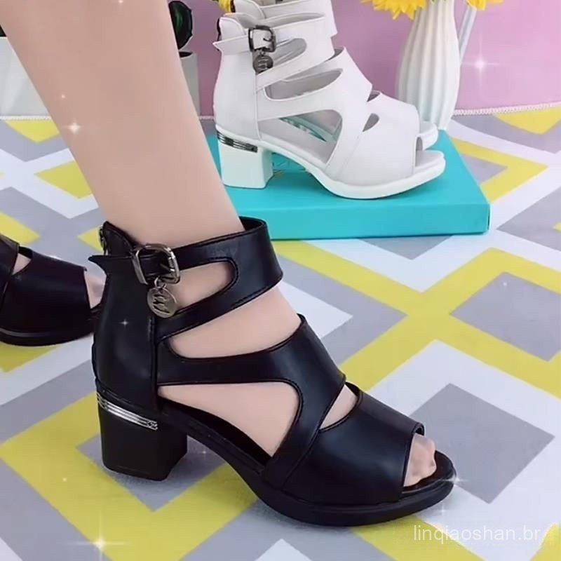 Sandálias Romanas Femininas de Couro Macio, com Recortes, Bico de Peixe, Salto Alto Grosso, Botas de Moda de Verão 2023 