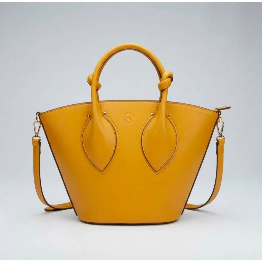 Bolsa Feminina Transversal Média Alça Tiracolo Estruturada e Espaçosa