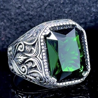 Anel masculino criativo com incrustações de diamante verde quadrado, um sucesso de vendas, com novo padrão em prata anti