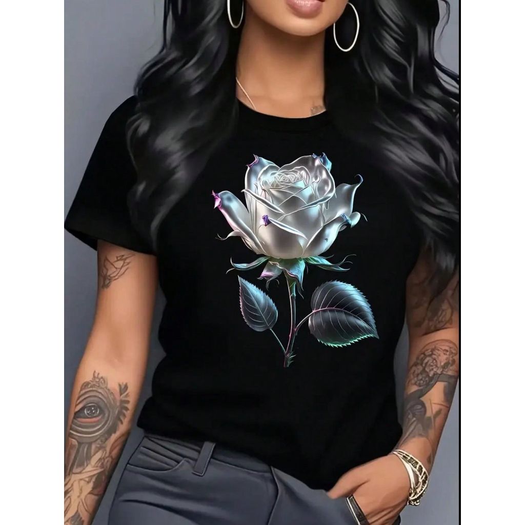 Camiseta Preta Feminina Estampada Rosa Prateada Bem estilosa com Detalhes único T-shirt Fresca ótimo para o verão