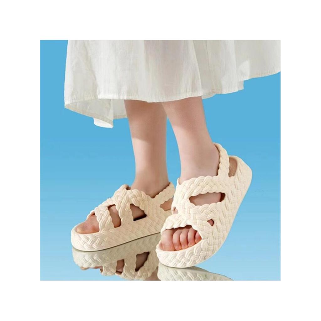 2026 verão novo estilo sandálias de sola grossa feminina leve merda-piso sentir à beira-mar jogando água oco sapatos de 