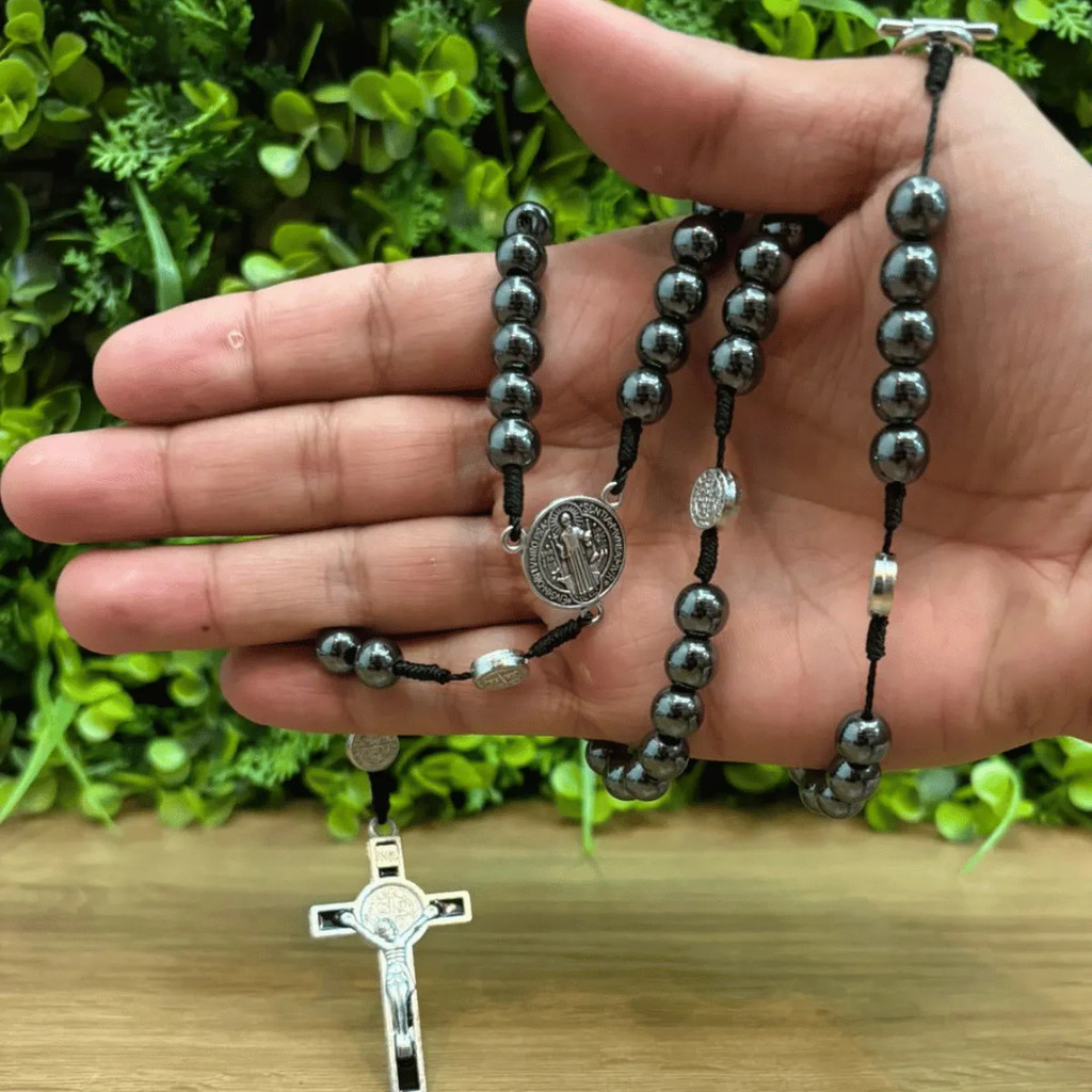 Terço Pescoço Pedra De Hematita 10mm Medalhas De São Bento