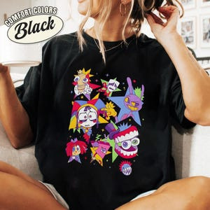 Camiseta Feminina Estampa Colorida de Bonecos e Estrelas Confortável Fofa Moderna Moda Feminina Casual