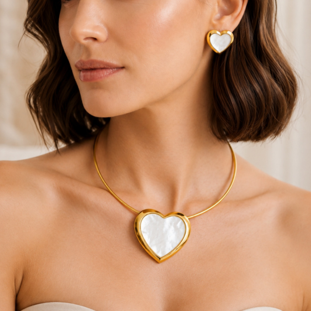 Kit3 gargantilha e brincos feminino ajustáveis ​​em madrepérola com formato de coração banhados a ouro 18K ou prata 925