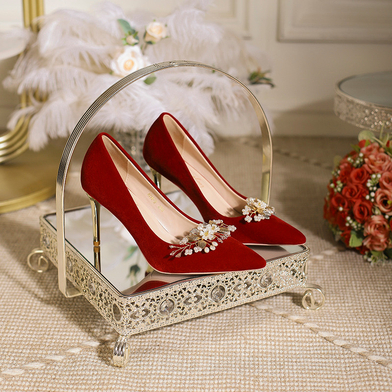 Vermelho Xiuhe roupas mestre sapatos de casamento feminino 2026 novo estilo chinês banquete de casamento salto alto pequ