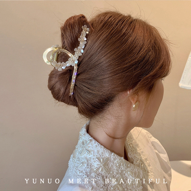 2025 novo estilo Super piscando strass flor clipe de volta cocar temperamento High-End tubarão clipe de cabelo de Metal 