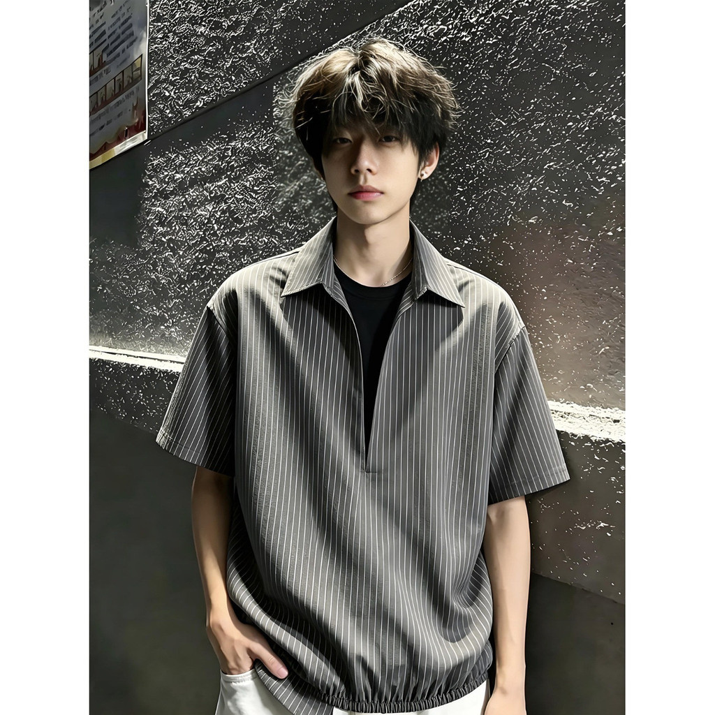 Falso de duas peças listras verticais camisa de manga curta masculina 2026 verão nova camisa High-End rufião bonito Form