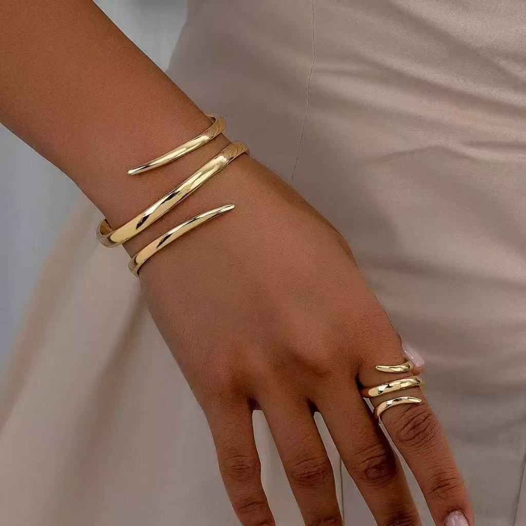Conjunto Anel e Pulseira Minimalista com Design Curvo Exclusivo de Linha e Gota d''Água