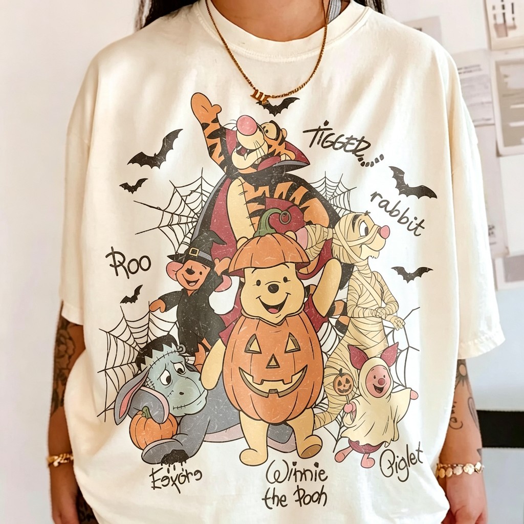 Camiseta Feminina Halloween Ursinho Pooh, Estampa Personagens Festa de Halloween, Manga Curta Confortável