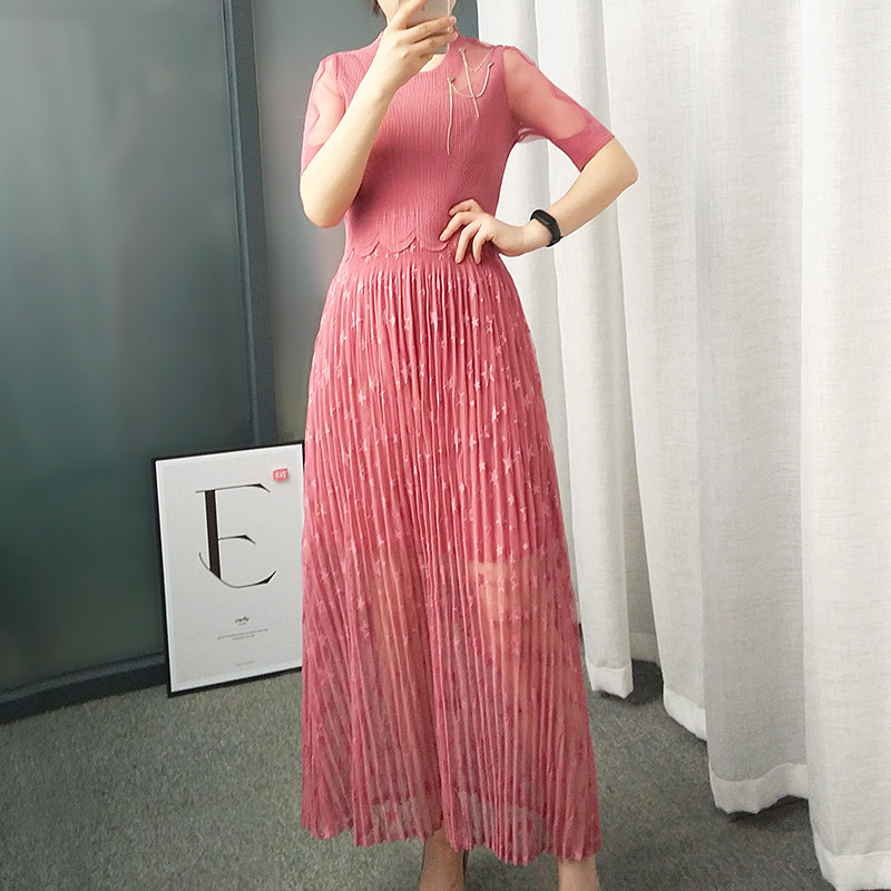 Uma pessoa uma plissado ST002 vestido mágico renda gaze vestido plissado verão manga curta idade-reduzindo mais magro ol