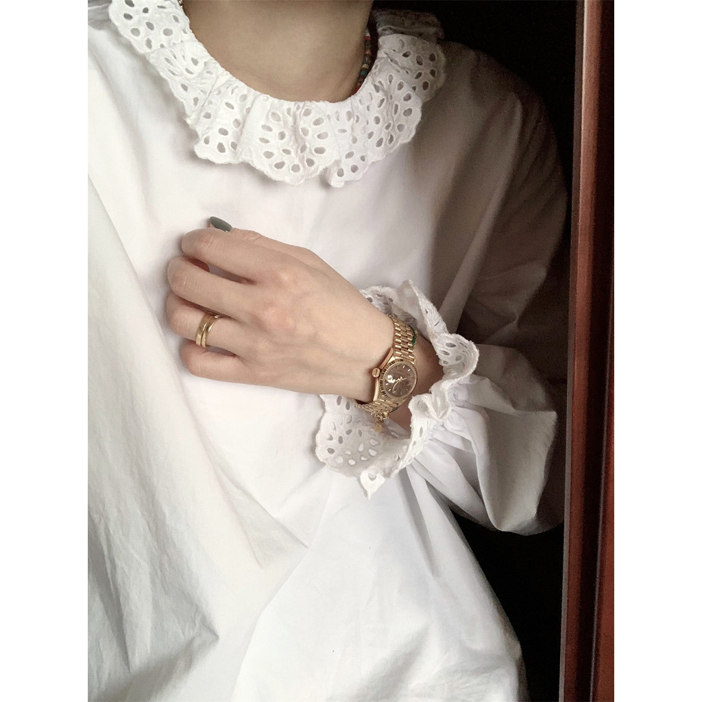 Camisa pequena bonita exclusiva francesa Top High-End renda crochê camisa branca feminina camisa em camadas de primavera