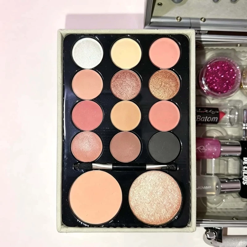 Maleta de Maquiagem Completa 23x17x8cm com Sombras — foto 8