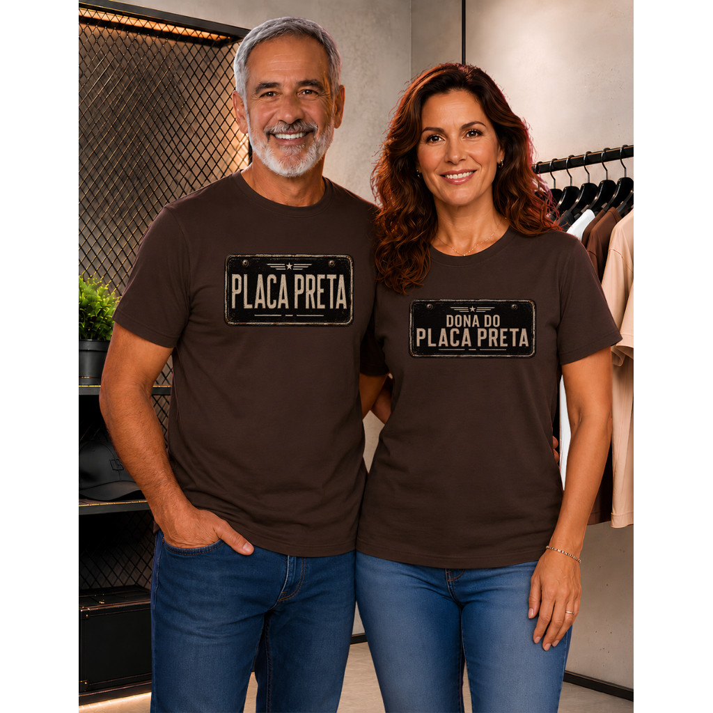 Kit 2 Peças Camiseta 100% Algodão Unissex Placa Preta, Estampa Retro para Casal Apaixonados por Carro Antigo em Passeios