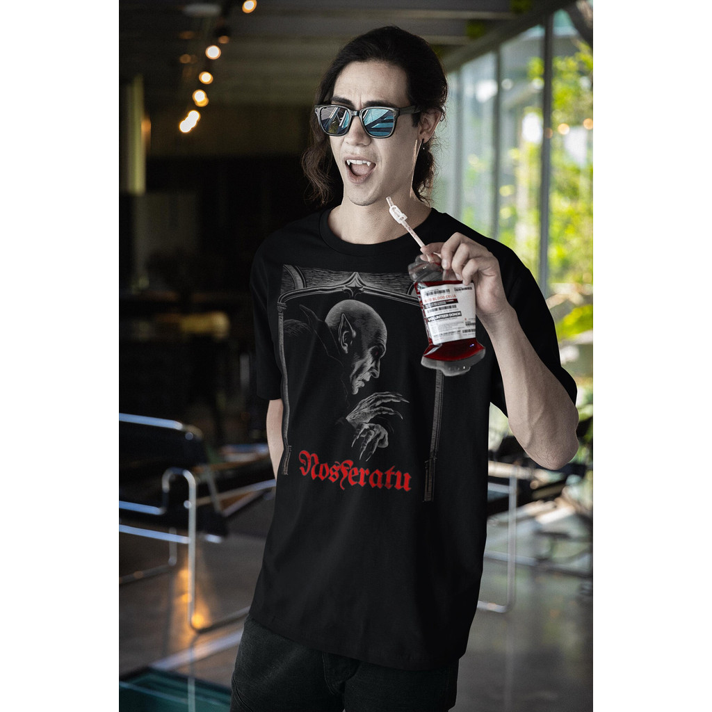 Camiseta Feminina estampa do vampiro Conde Nosferatu do filme de terror clássico letras vermelhas góticas despojada esti