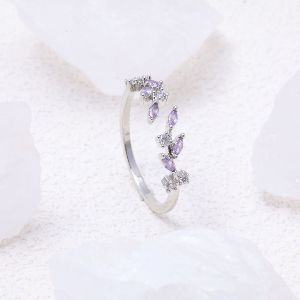 Anel feminino com microincrustações de diamantes coloridos em formato de espiga de trigo, luxo discreto com toque sofist