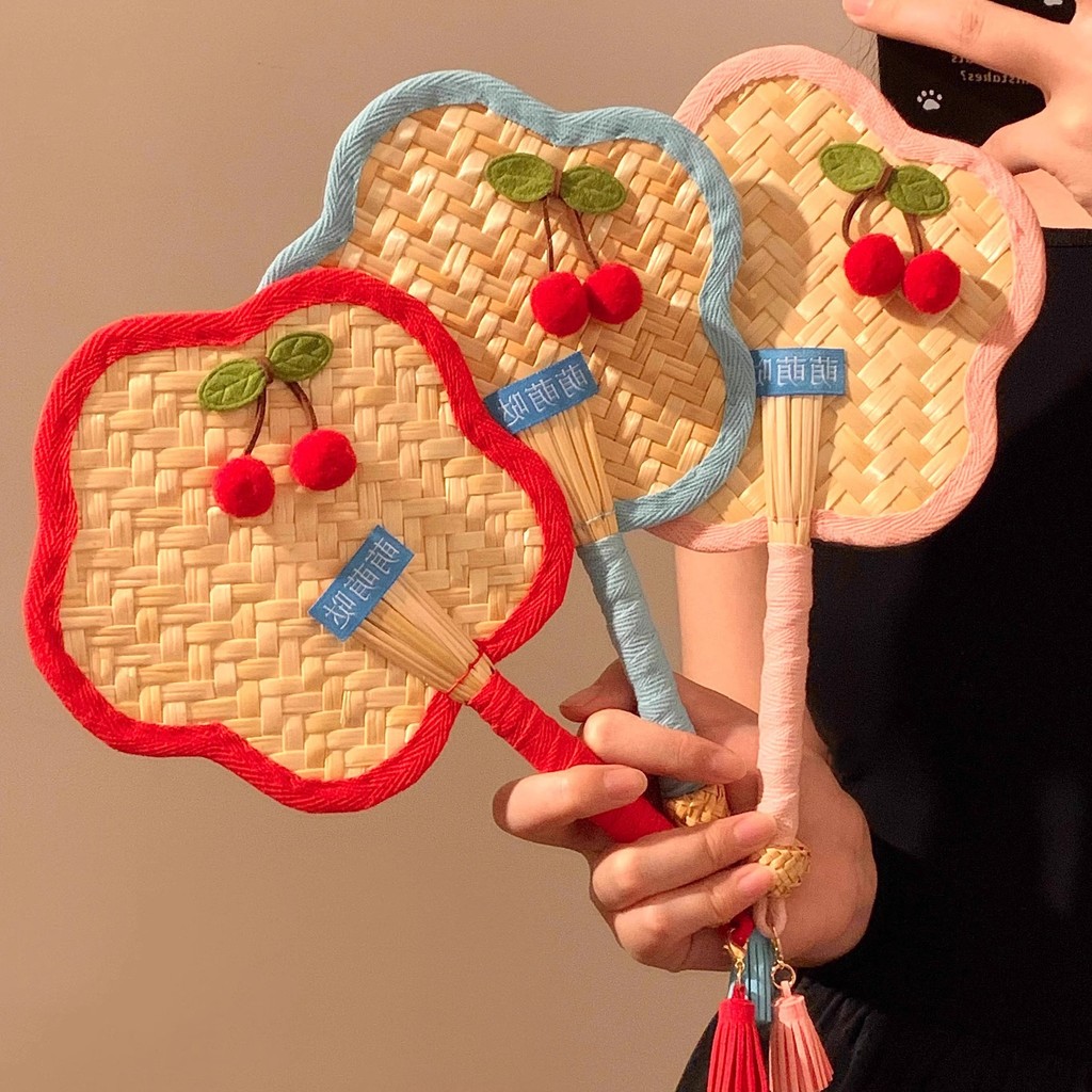 2026 verão novo estilo chinês artesanal grande ventilador tecido antiquado Pu ventilador de mão portátil ventilador de t