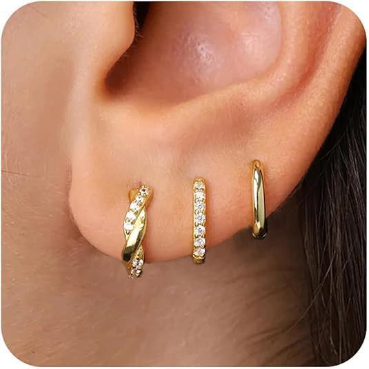 Conjunto de brincos femininos, composto por três peças: brincos de argola, brincos de argola plana e brincos de argola c