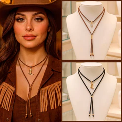 Colar Feminino Country Boiadeira: Courinho Ajustável com Pingente Folheado – Estilo Rodeio Fashion
