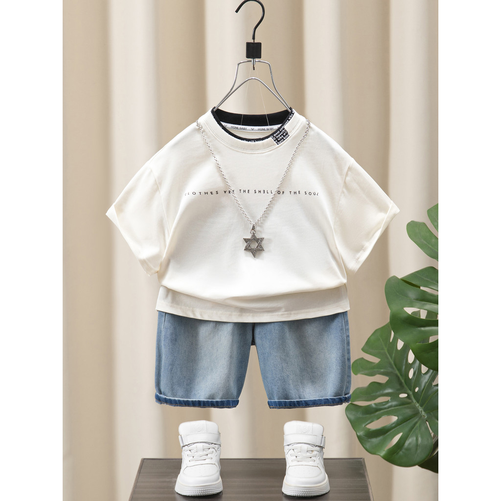 Camiseta para meninos de manga curta 2026 novo estilo infantil estilo ocidental fino em torno do pescoço roupas bebê ver