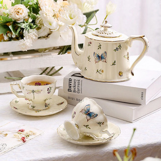 Conjunto de xícaras de café retrô europeu em cor creme, xícara e pires de cerâmica francesa, conjunto de chá da tarde in