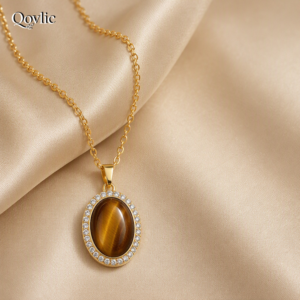 Qovlic Colar Feminino Dourado Banhado a Ouro Pingente Oval Olho de Tigre Pedra Natural e Zircônia Semijoias Vintage