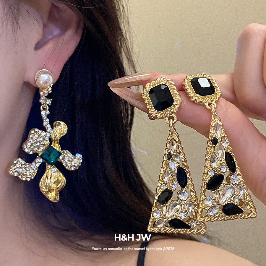 Agulha de prata diamante triângulo pingente brincos Medieval vintage temperamento brincos luz luxo High-End brincos atac
