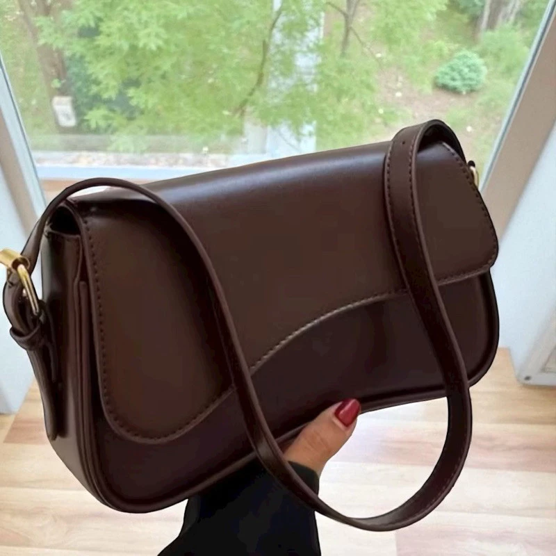 "Bolsa Baguete: Estilo e Economia! 👜"