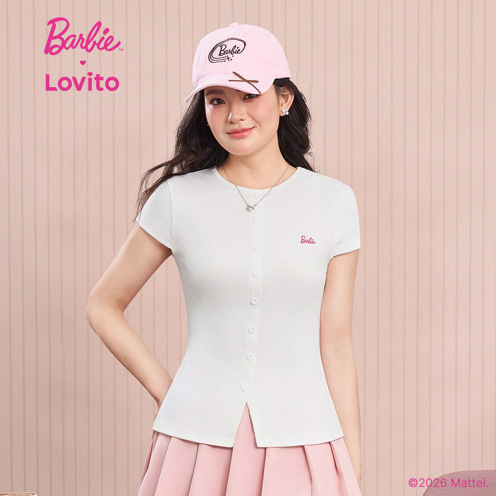 (New Arrival) Barbie™ X Lovito Camiseta Casual Feminina Com Bordado E Botões Branca Primavera/Verão TSBL6PAD005 · foto 2