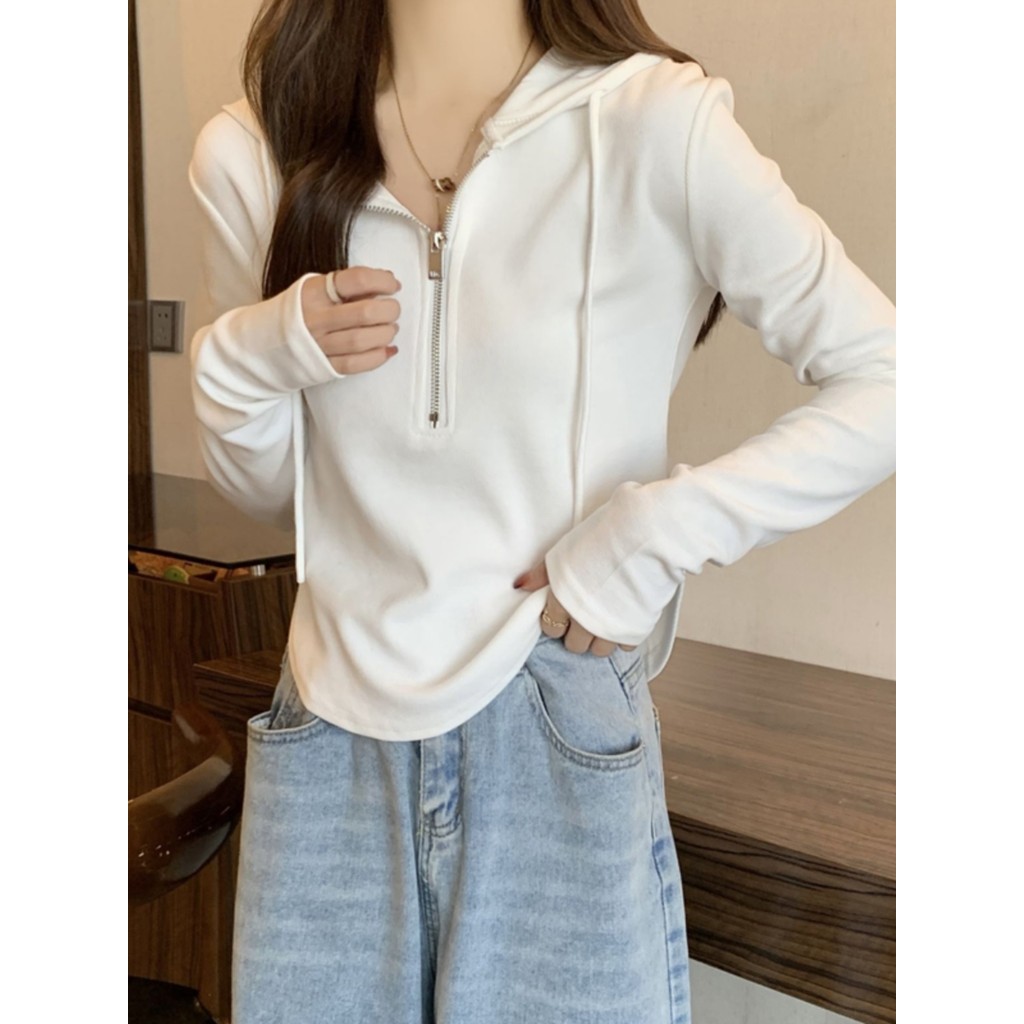Moletom curto com capuz feminino outono 2026 novo estilo temperamento branco manga comprida camiseta Slim-Fit