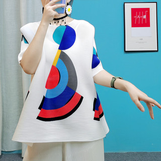 Uma pessoa uma plissada S026 Issey Miyake plissado topo meia manga impressa solta camiseta moda 2025 verão agitando roup