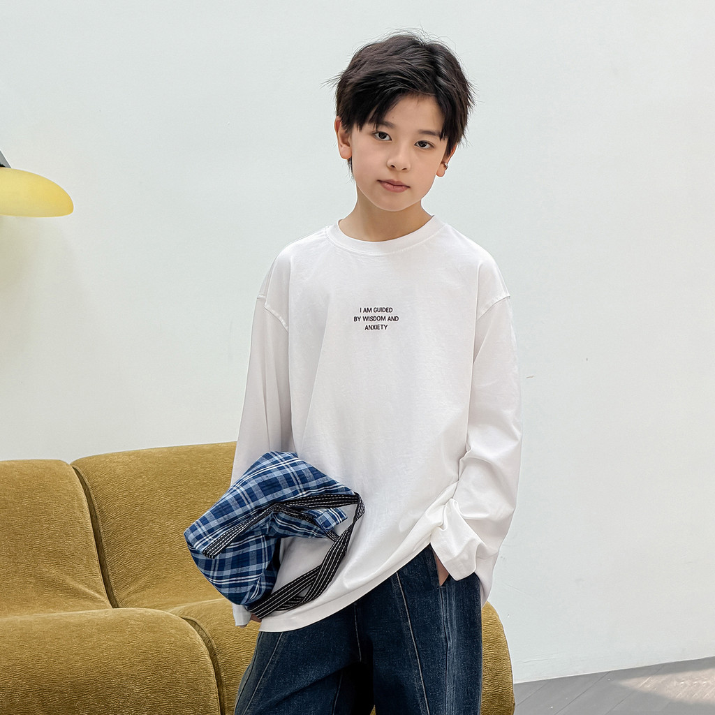 Meninos Casual camiseta branca de manga comprida 2026 novo estilo médio grande crianças algodão topo moda versão coreana