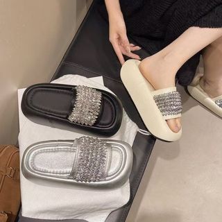 Chinelos de sola grossa aumentando preto exterior usar saia combinando 2026 verão novo estilo sandálias de strass piscan