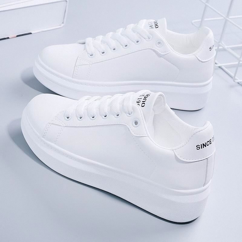Pequenos sapatos brancos femininos 2026 primavera outono estudantes respirável sapatos da moda All-Match influenciador b