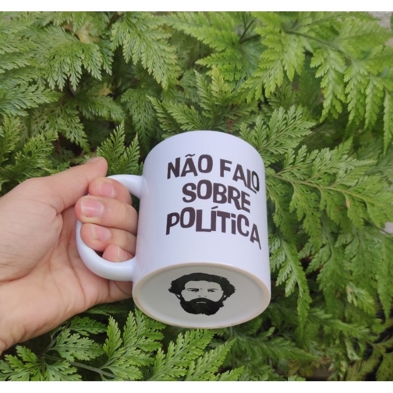 caneca Bolsonaro não falo sobre política porcelana (ROSTO EM ADESIVO)