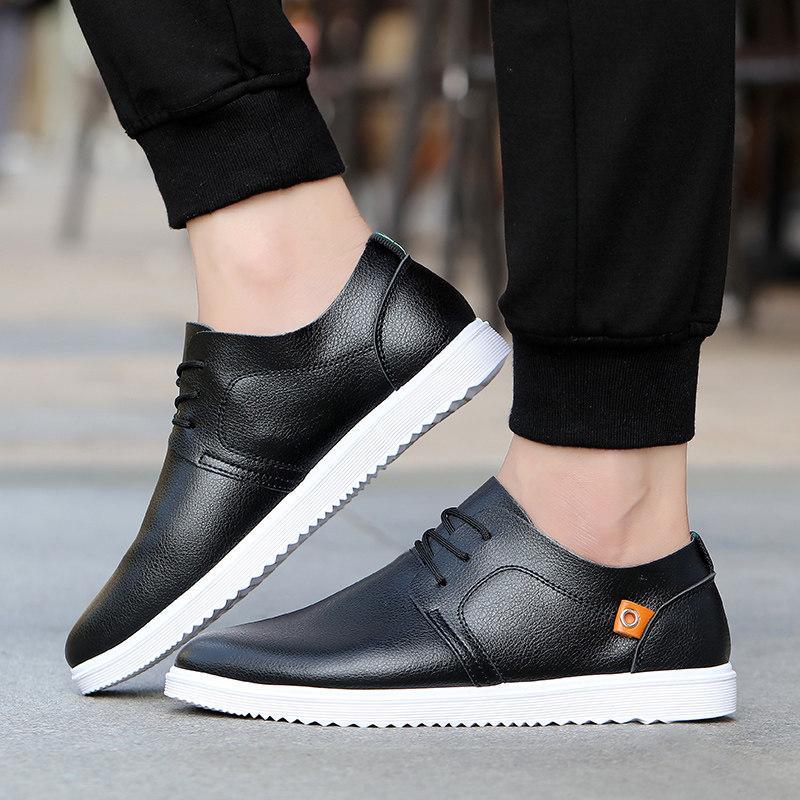 Sapatos masculinos de verão respirável oco sapatos de couro masculino tênis 2025 novo estilo sapatos masculinos na moda