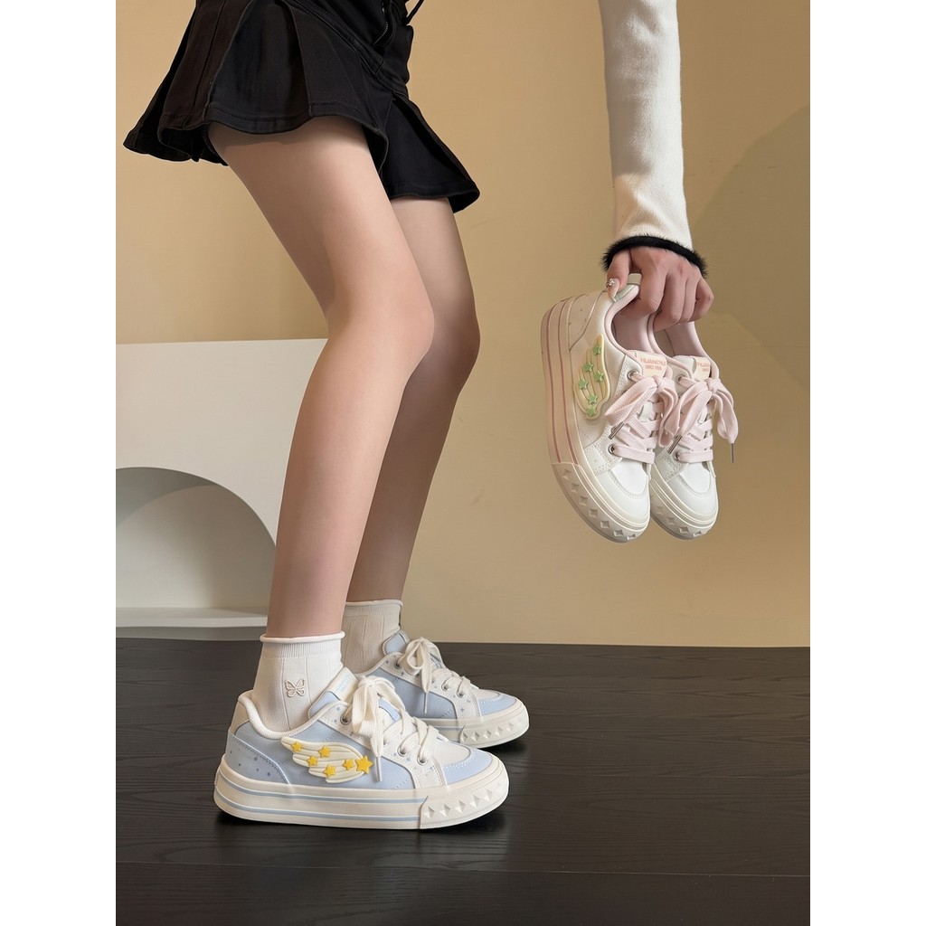 Sapatos femininos universais All-Match nicho sapatos femininos ins na moda 2026 novo estilo sapatos de pão tênis casuais