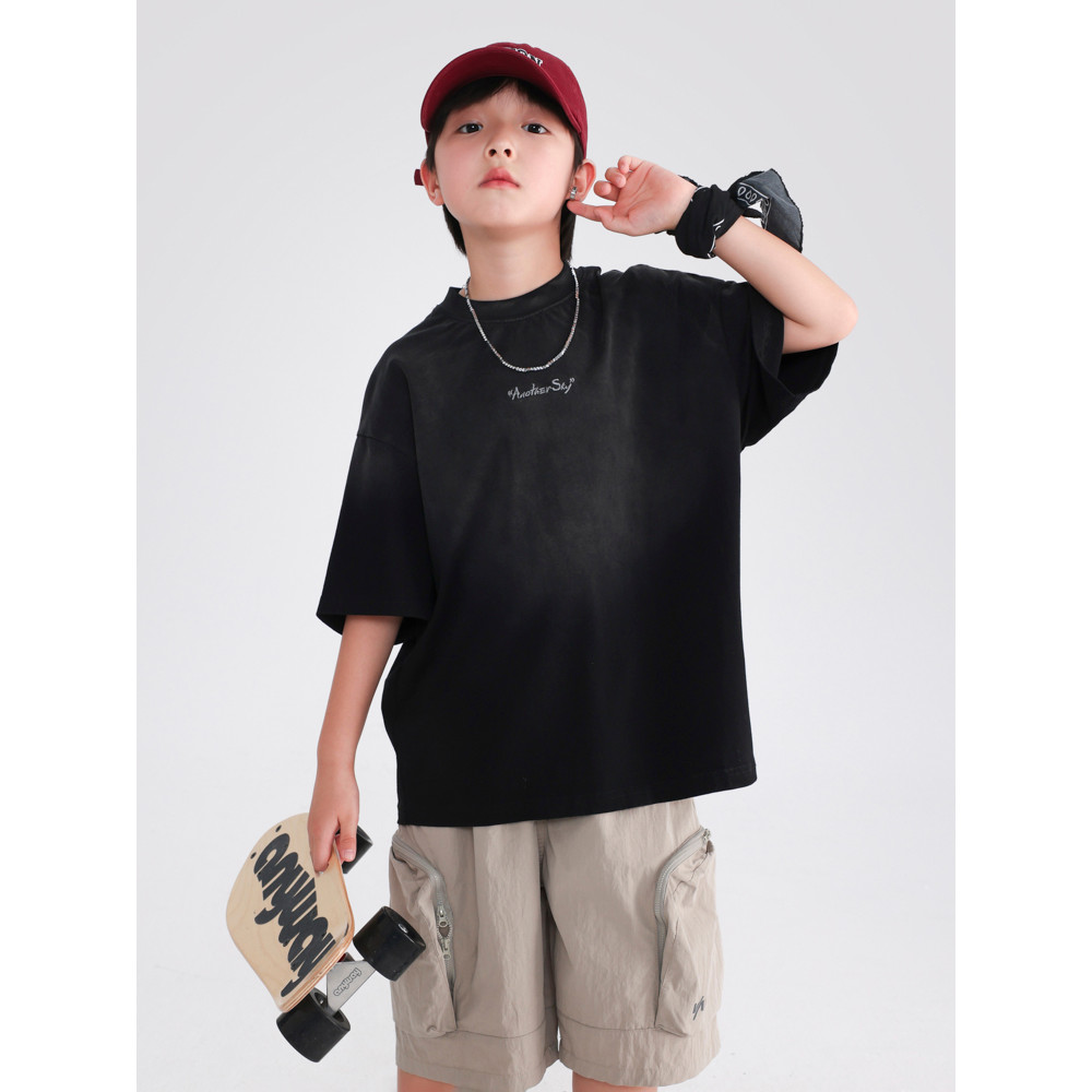Grande menino verão estilo coreano gradiente preto manga curta camiseta 2026 novo estilo crianças menino verão meia mang