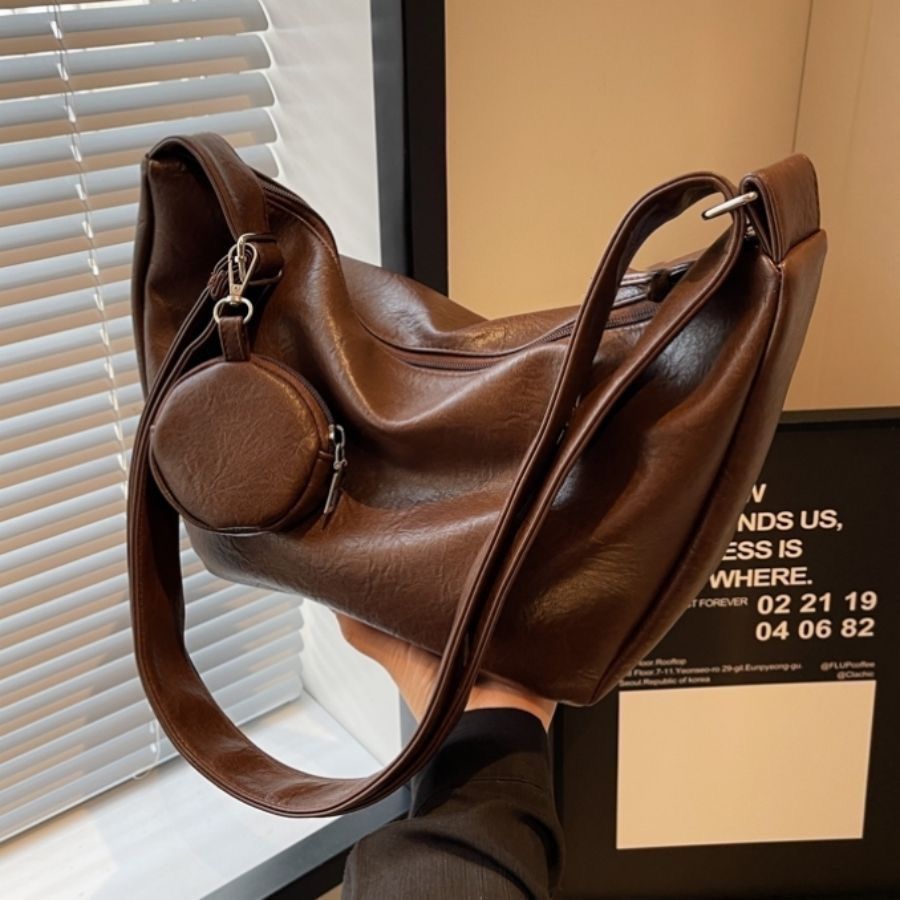 Bolsa de grande capacidade e alto valor feminina all-match moda nicho Design sentir alça de ombro larga bolsa de ombro C