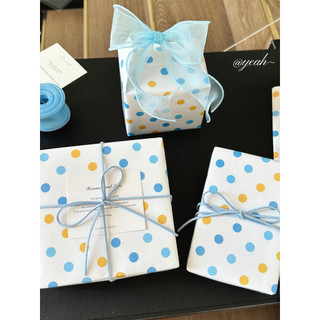 Papel de embrulho de presente de aniversário com bolinhas amarelas azuis Papel de couro branco Caixa de presente Papel d