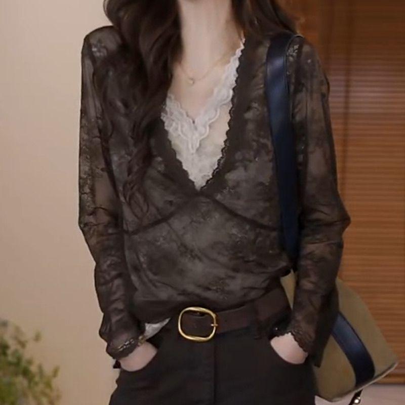 [Venda por tempo limitado] Camiseta nicho café cor Floral renda costura, 2026 outono novo estilo elegante elegante Commu