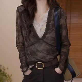 [Venda por tempo limitado] Camiseta nicho café cor Floral renda costura, 2026 outono novo estilo elegante elegante Commu